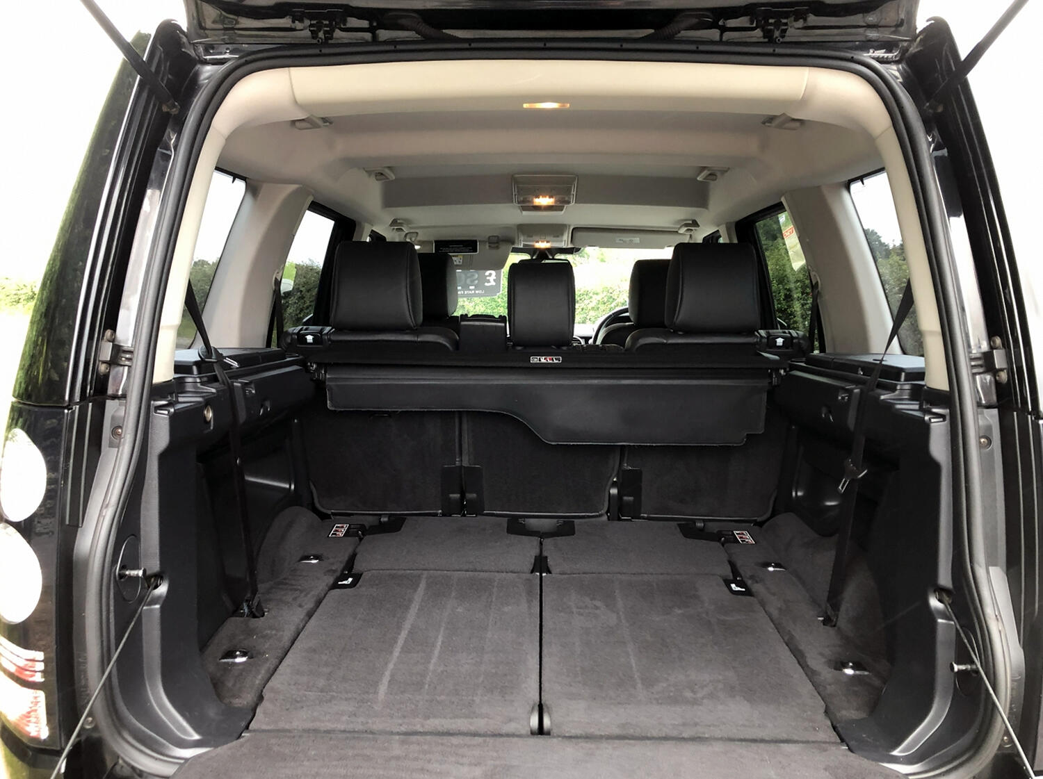 Used LAND ROVER DISCOVERY 4 2014 Black in PoultonLeFylde, Lancashire