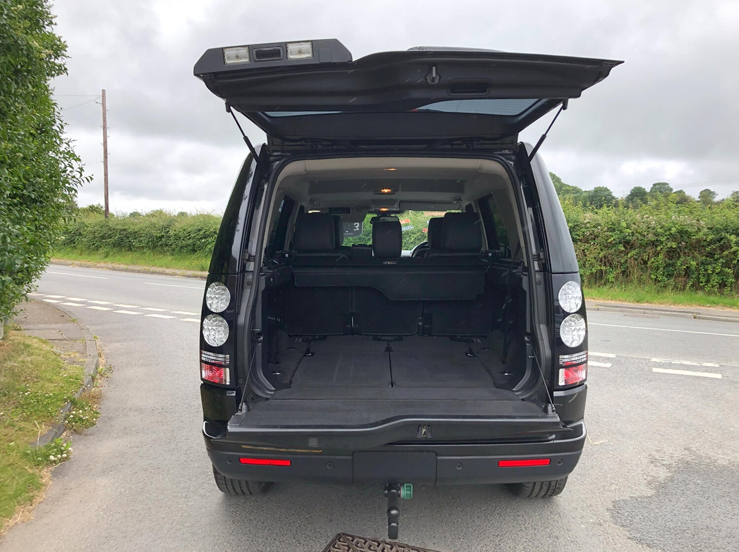 Used LAND ROVER DISCOVERY 4 2014 Black in PoultonLeFylde, Lancashire